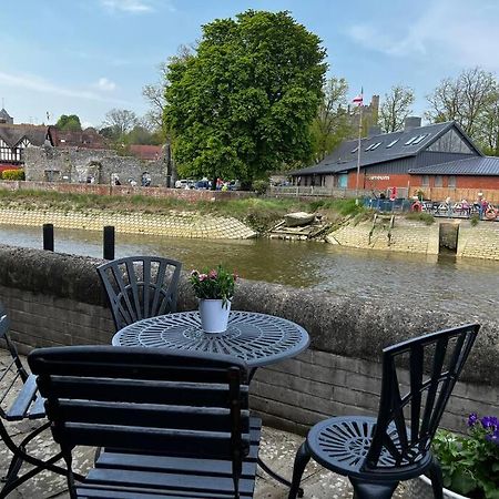 Quirky 1 Bedroom Barn On The River In Arundel Exterior foto