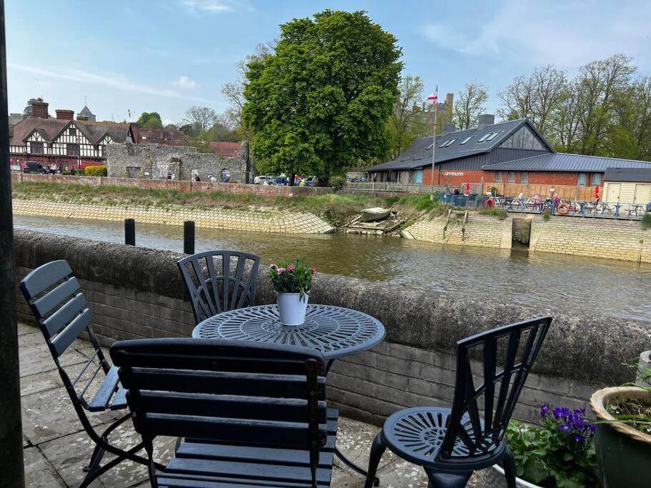 Quirky 1 Bedroom Barn On The River In Arundel Exterior foto