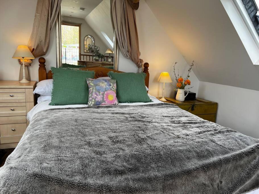 Quirky 1 Bedroom Barn On The River In Arundel Exterior foto