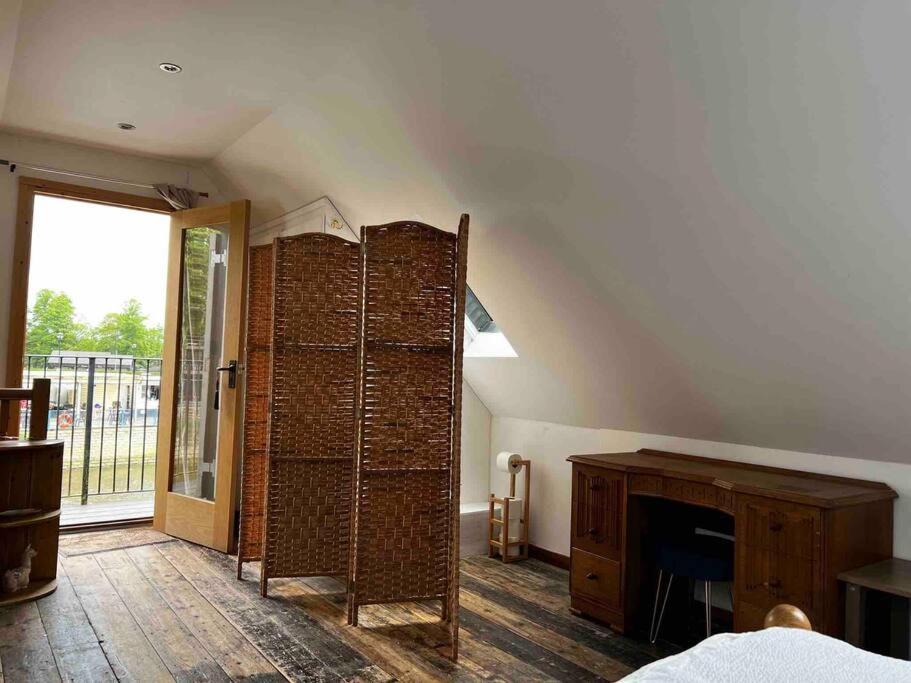 Quirky 1 Bedroom Barn On The River In Arundel Exterior foto