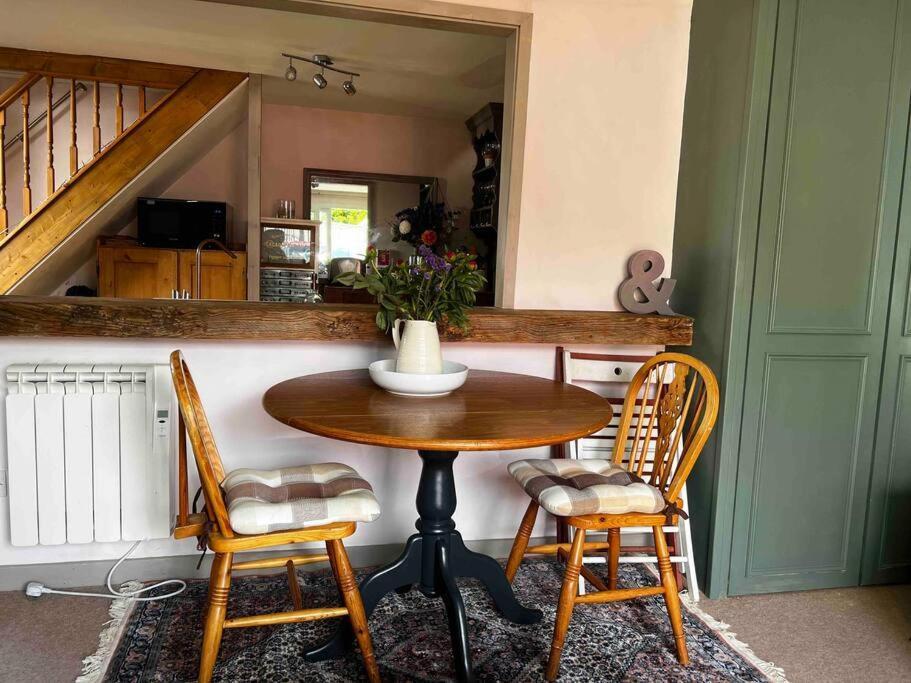 Quirky 1 Bedroom Barn On The River In Arundel Exterior foto